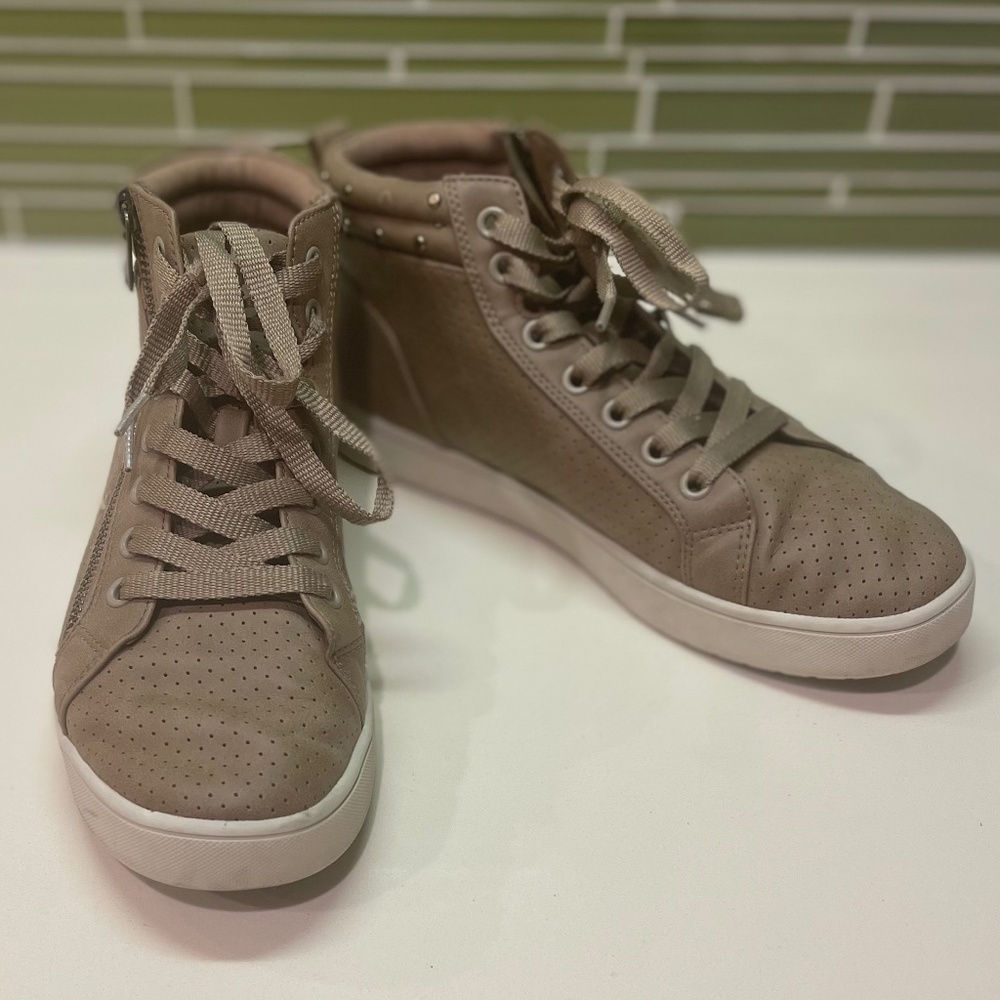 Koolaburra by UGGs Tan High Top Sneakers sz 6.5